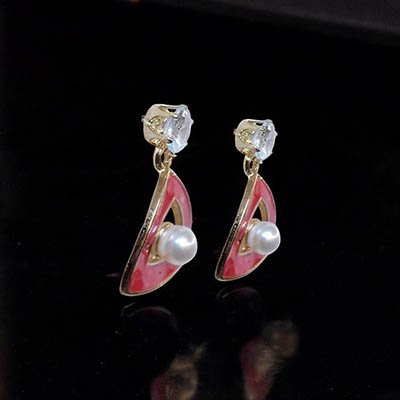 Crystal With Pearl in Triangle v2